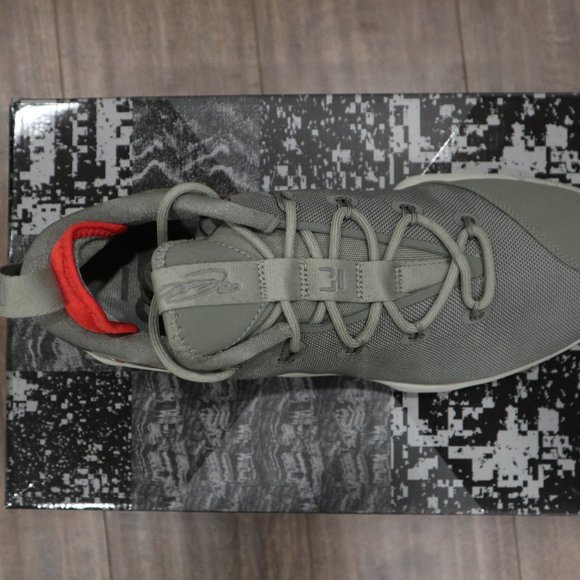 DS LeBron 14 Low Stucco Colour 10.5 - Picture 5 of 10